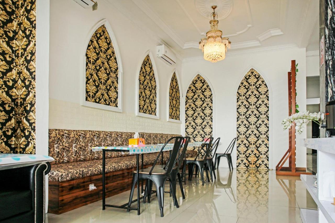 Oyo 90221 Makarim Guest House Syariah Pangkalanbuun Exterior foto