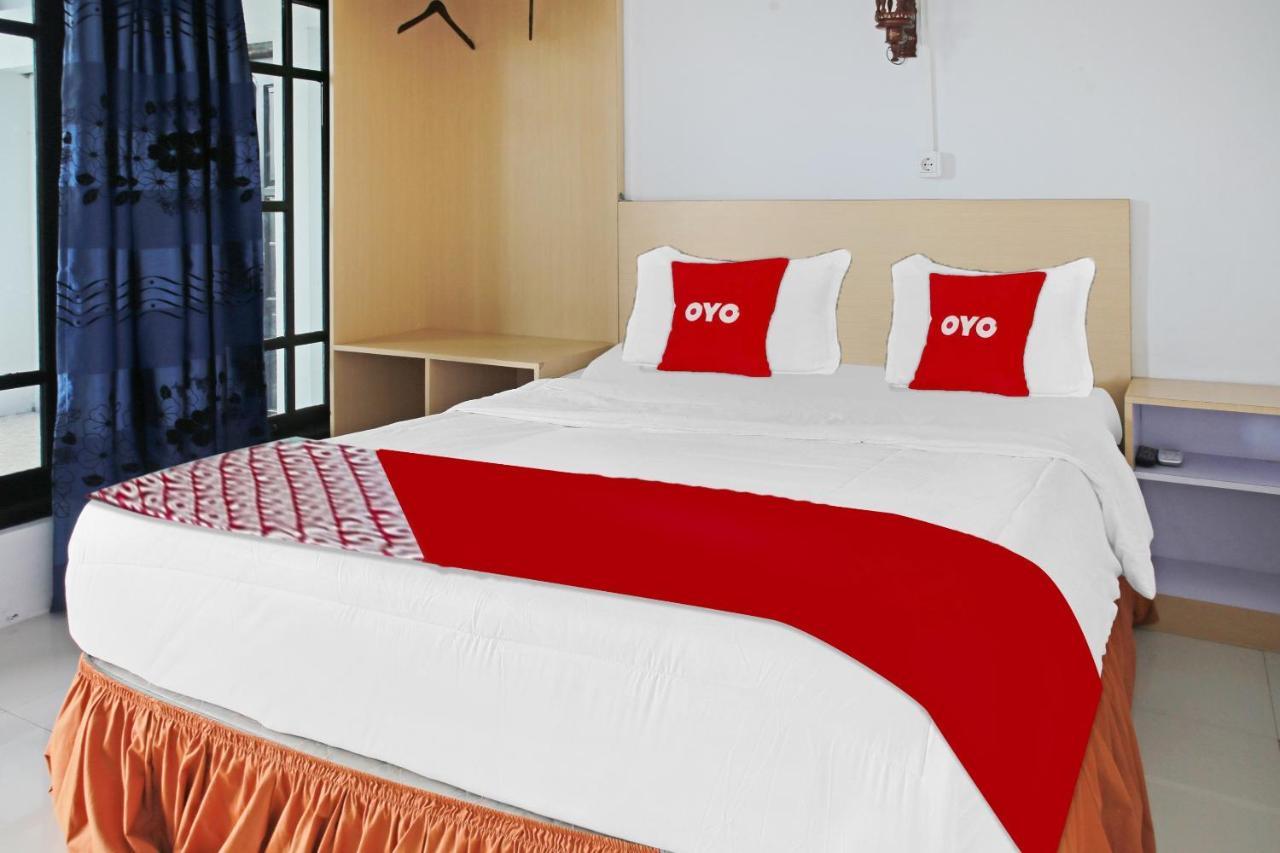 Oyo 90221 Makarim Guest House Syariah Pangkalanbuun Exterior foto