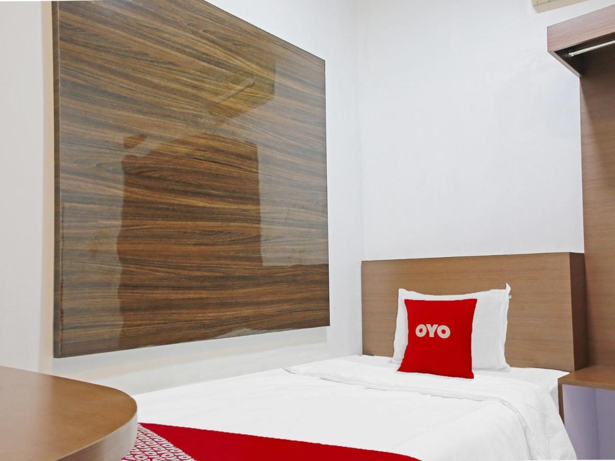 Oyo 90221 Makarim Guest House Syariah Pangkalanbuun Exterior foto