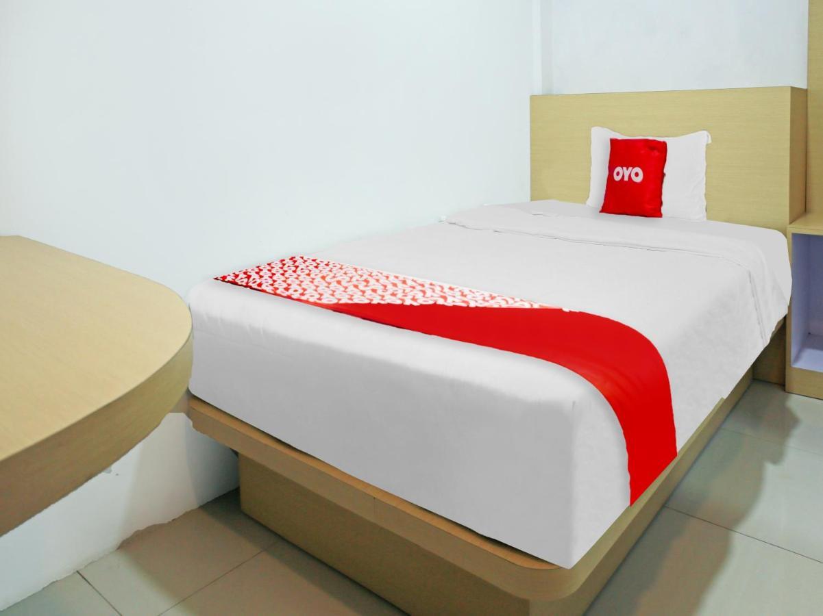 Oyo 90221 Makarim Guest House Syariah Pangkalanbuun Exterior foto