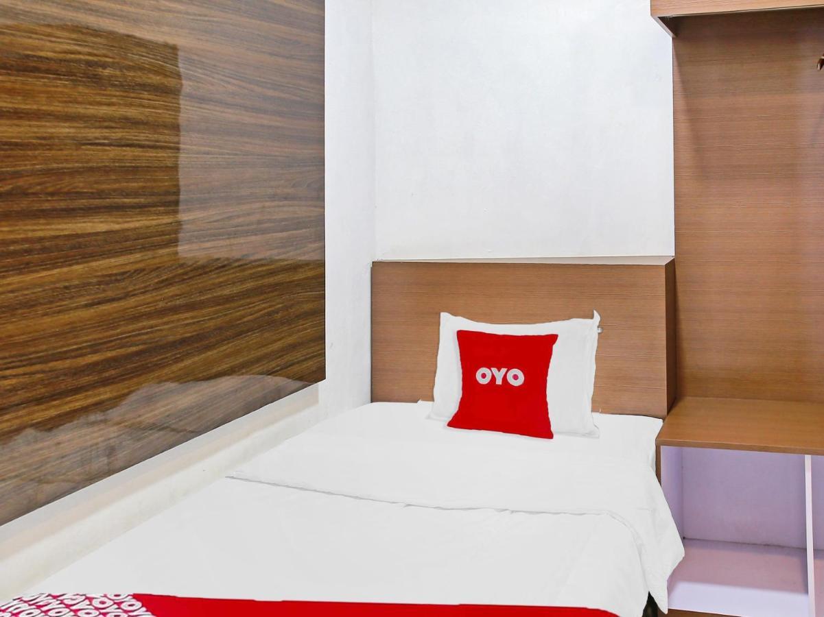 Oyo 90221 Makarim Guest House Syariah Pangkalanbuun Exterior foto