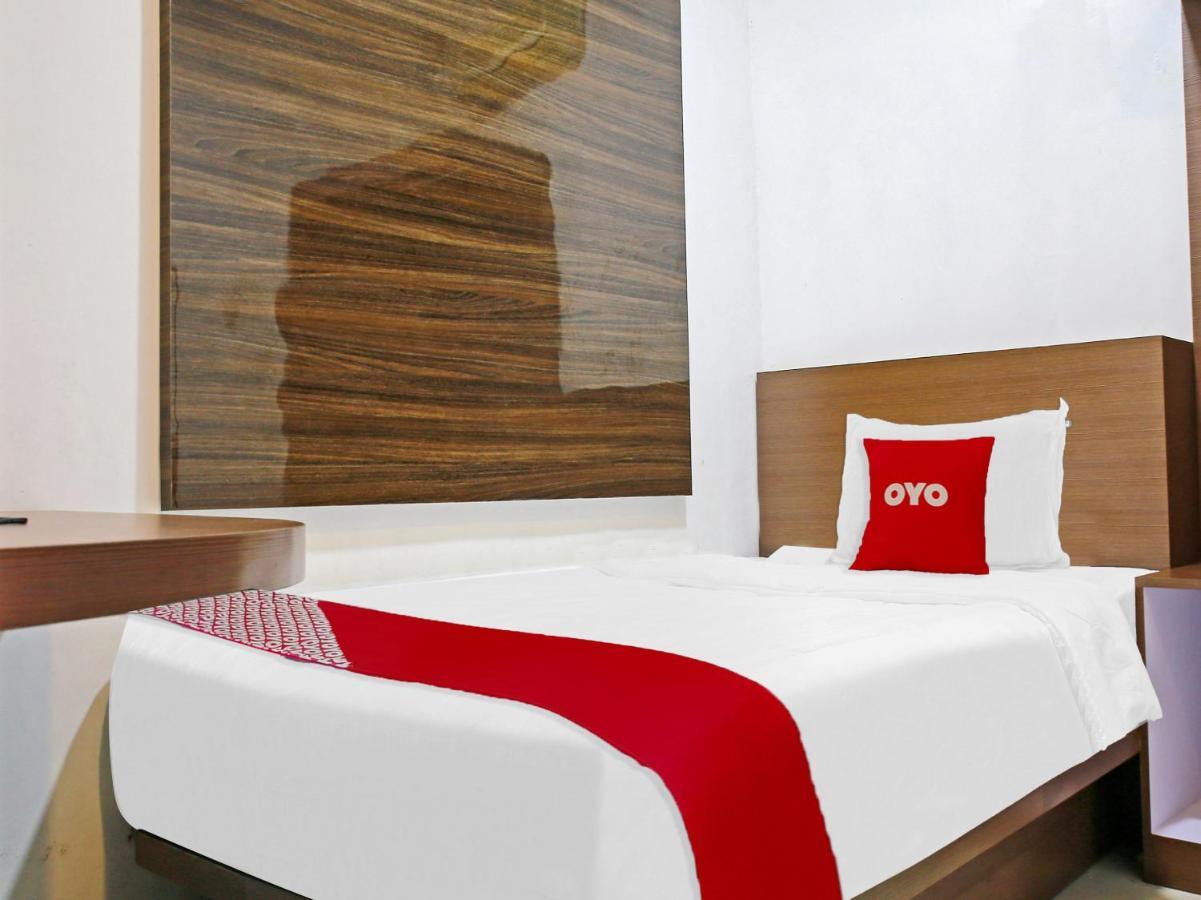 Oyo 90221 Makarim Guest House Syariah Pangkalanbuun Exterior foto